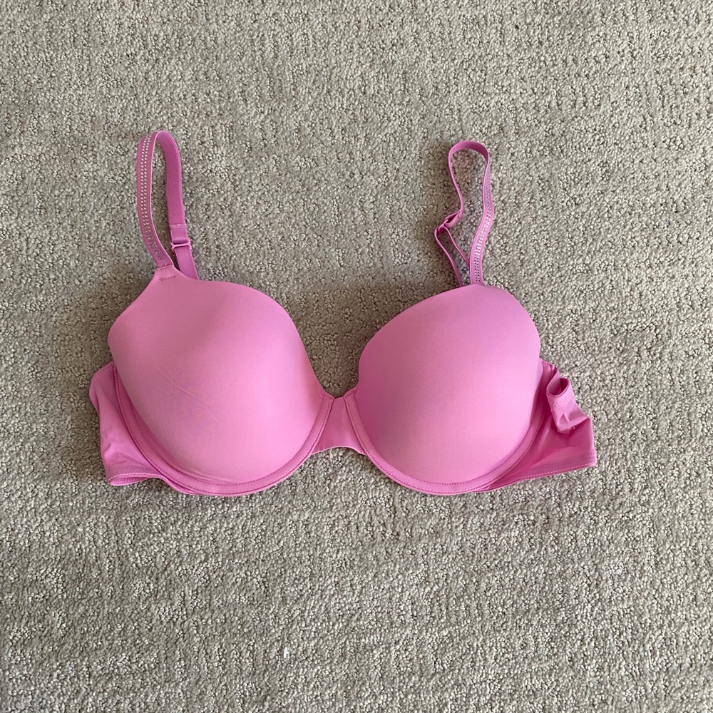 🆕 PINK Wear Everywhere T-shirt Lightly-Lined Bra